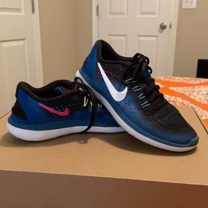 Nike Flex Run Sneakers